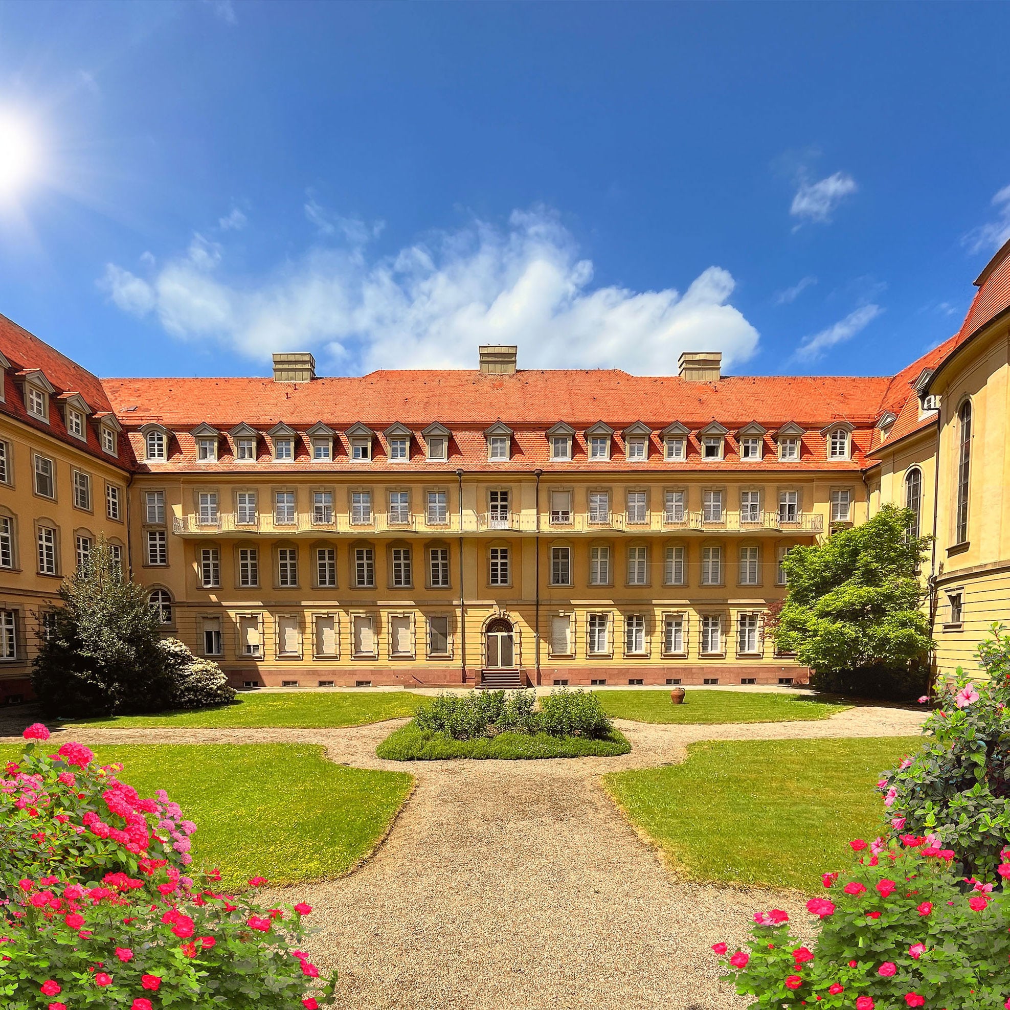 imgi_105_Palais-Erlenbad-Innenhof